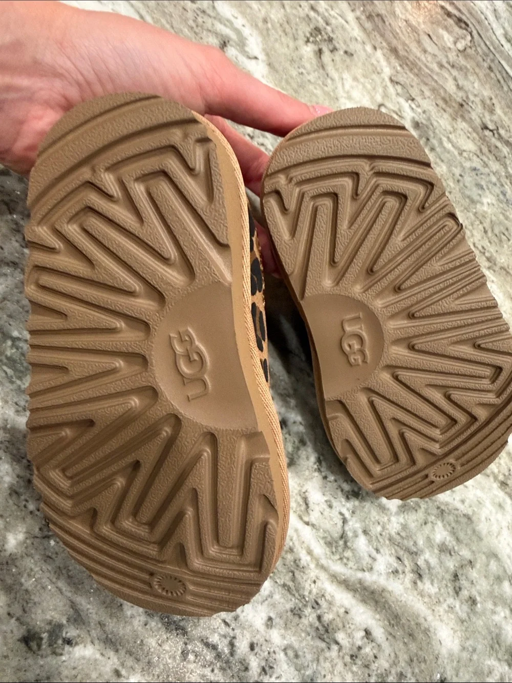 UGG Kids Leopard Print Slip-On Slippers - Tan/Black